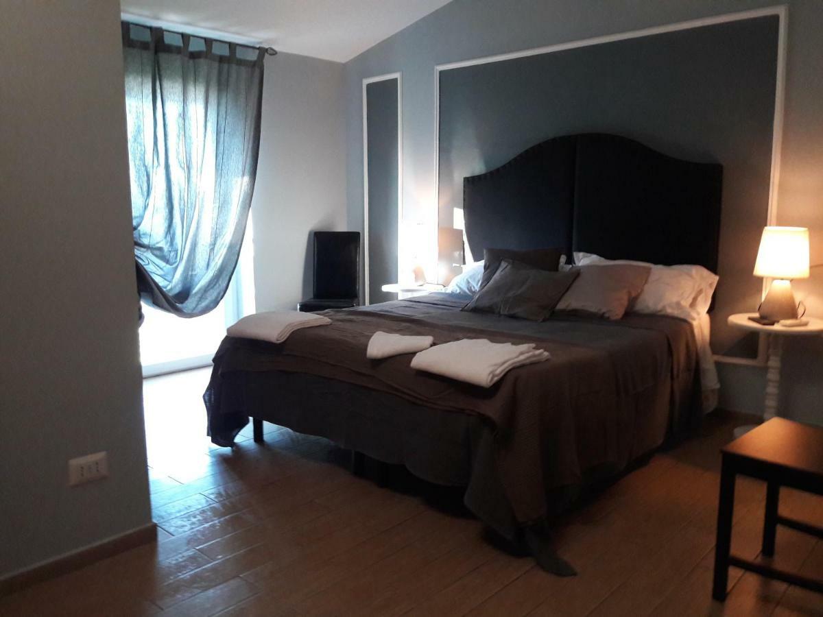 Magnolia Hotel วัลมนโตเน ภายนอก รูปภาพ